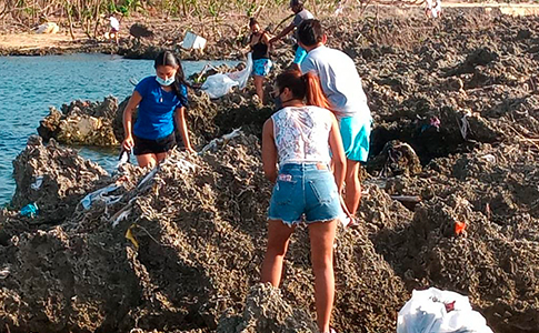 RECOLECCION.BASURAS.ARRESIFES.VUELTAISLA05.jpg