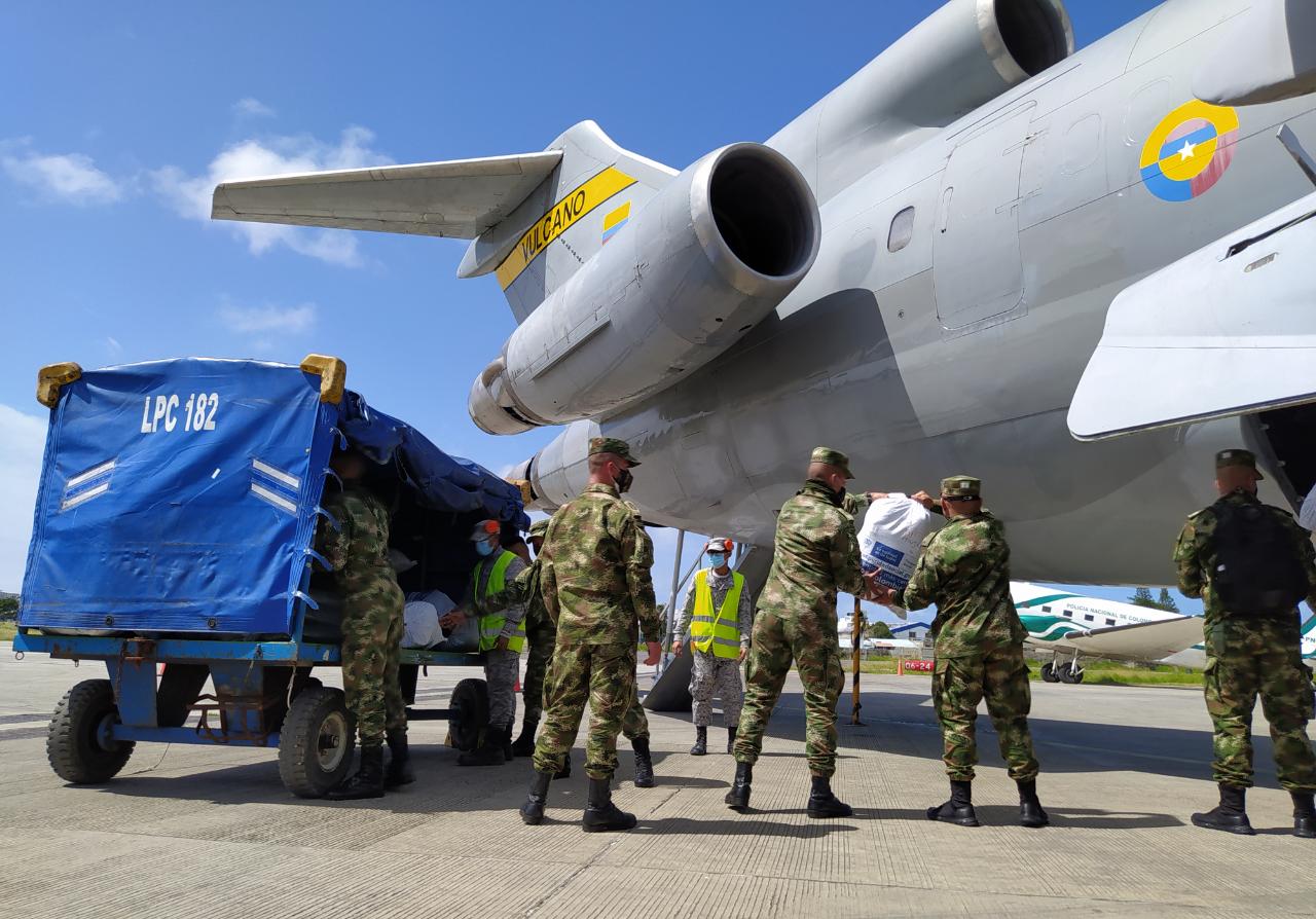 fueza.aerea.ayuda.humanitaria.jpeg